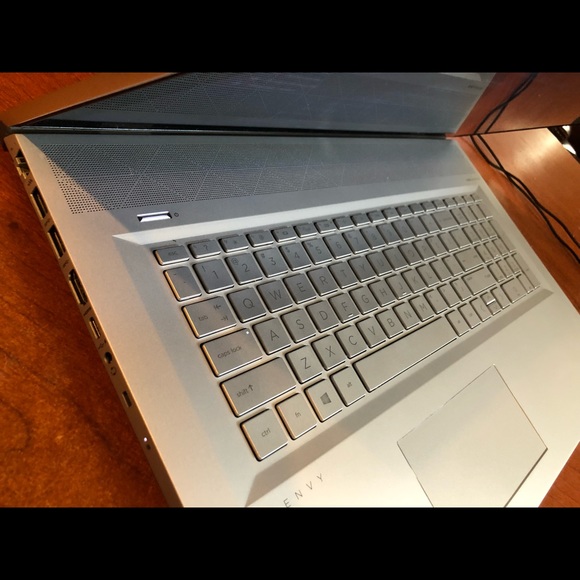 Touch screen laptop - Picture 3 of 5